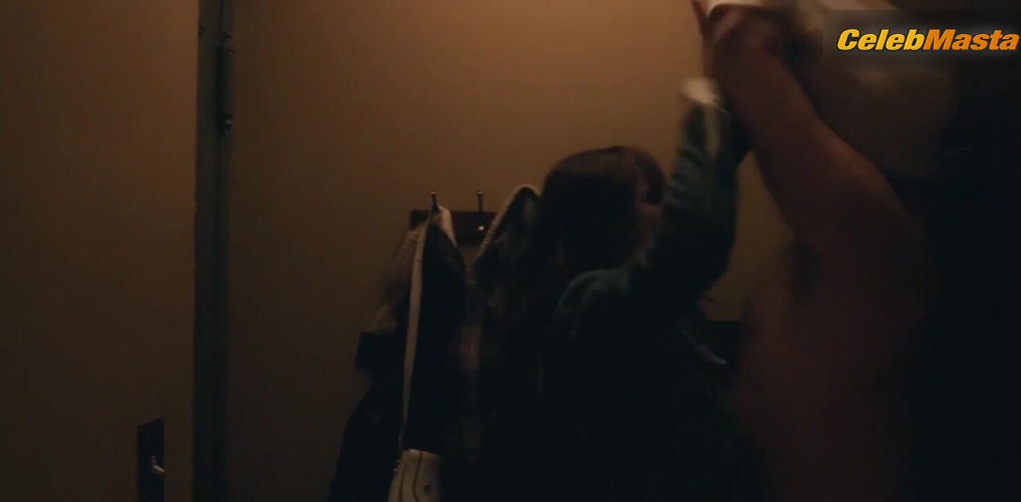 Amanda Peet Shows Sexy Scene In Your Friends & - Photo 3 of 5 photo 1
