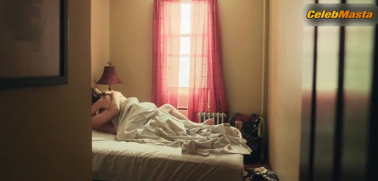 Amanda Peet Shows Sexy Scene In Your Friends & - Photo 3 of 5 photo 5