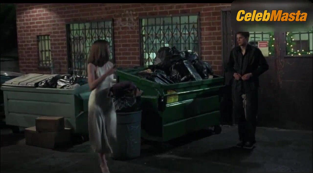 Amanda Peet Shows Off Sexy Scene In A Lot Like Love - Photo 1 of 5