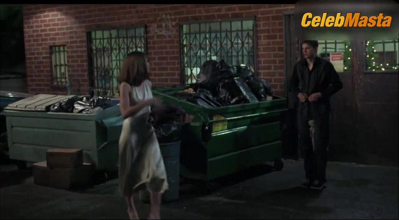 Amanda Peet Shows Off Sexy Scene In A Lot Like Love - Photo 1 of 5 photo 2