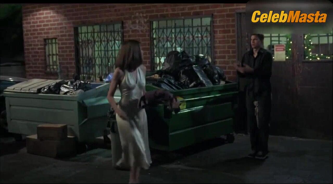 Amanda Peet Shows Off Sexy Scene In A Lot Like Love - Photo 1 of 5 photo 4