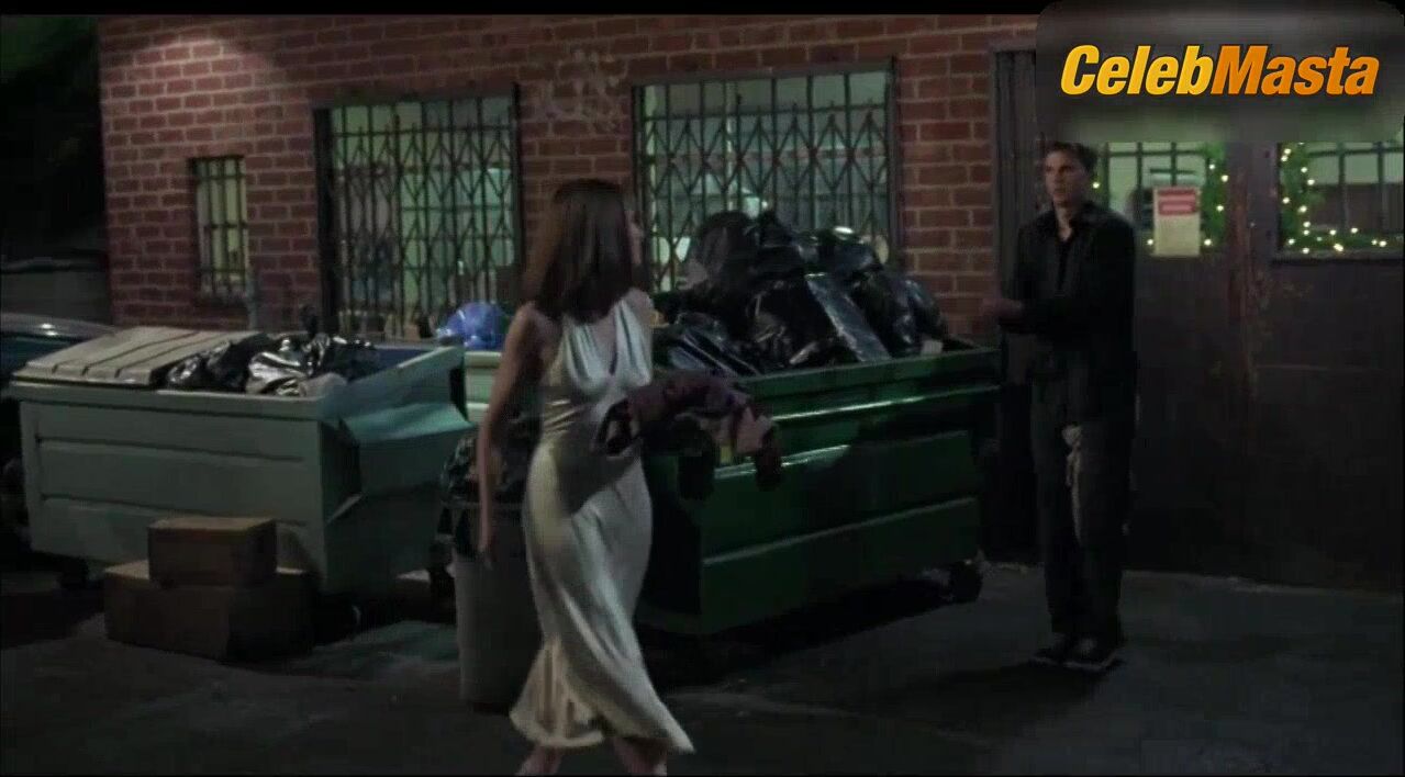 Amanda Peet Shows Off Sexy Scene In A Lot Like Love - Photo 1 of 5 photo 5