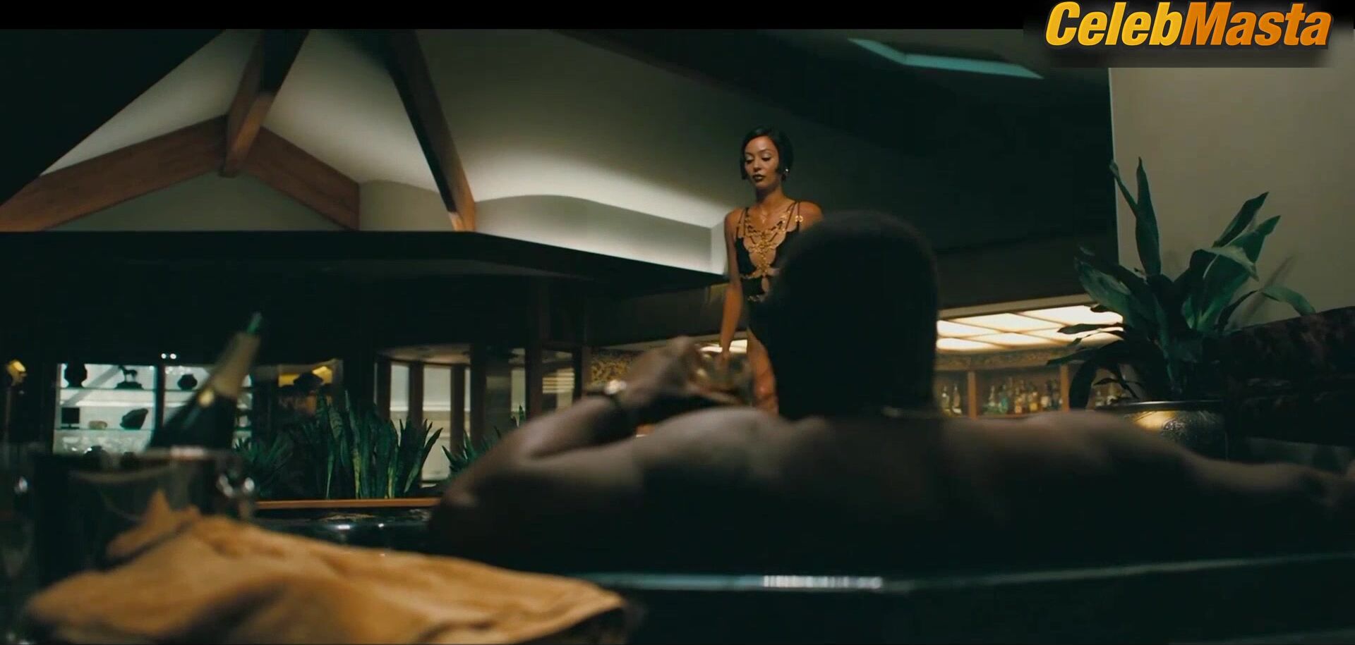 Alexa Demie Bares Racy Scene In Euphoria - Photo 2 of 5 photo 1