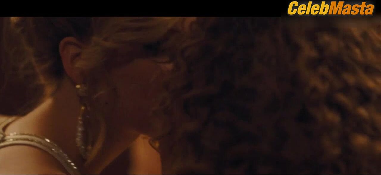 Amy Adams And Jennifer Lawrence’s Lesbian Scene - Photo 5 of 5 photo 2