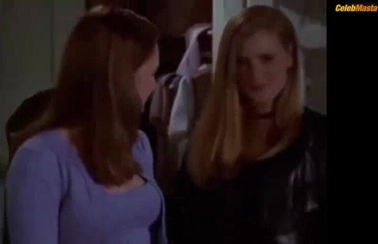 Amy Adams And Sarah Thompson Lesbian Scene From Cruel - Photo 1 of 5 photo 4