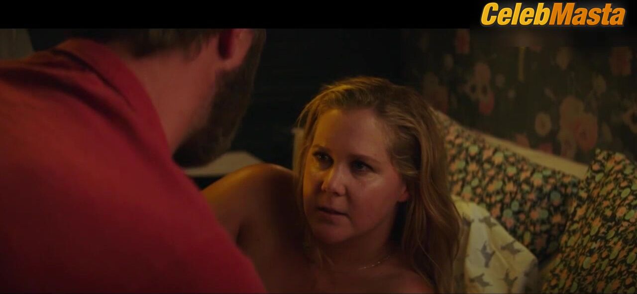 Amy Schumer Reveals All In Scene From I Feel Pretty - Photo 2 of 5 photo 5