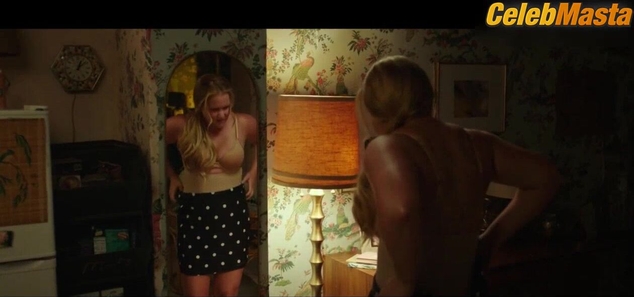 Amy Schumer Underwear Scene From I Feel Pretty - Photo 1 of 5 photo 2