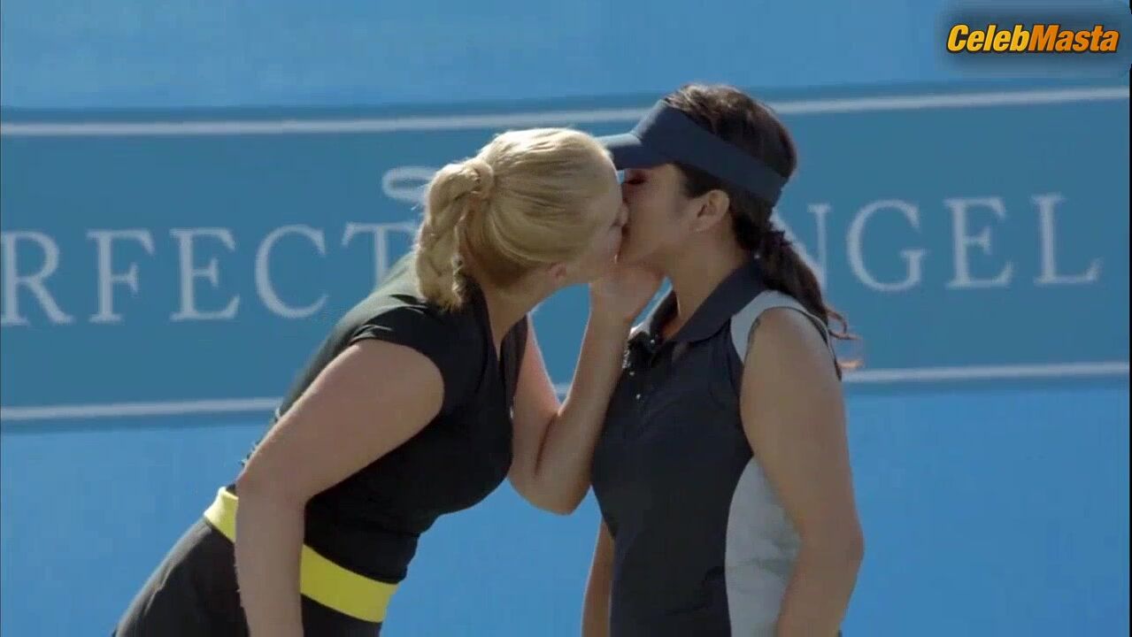 Amy Schumer ’s Lesbian Scene In Inside - Photo 4 of 5 photo 2