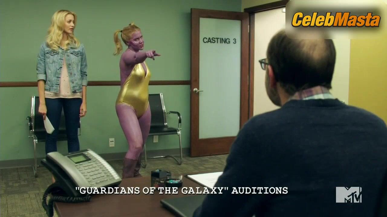 Amy Schumer Shows Sexy Scene At Mtv Movie Awards - Photo 1 of 5