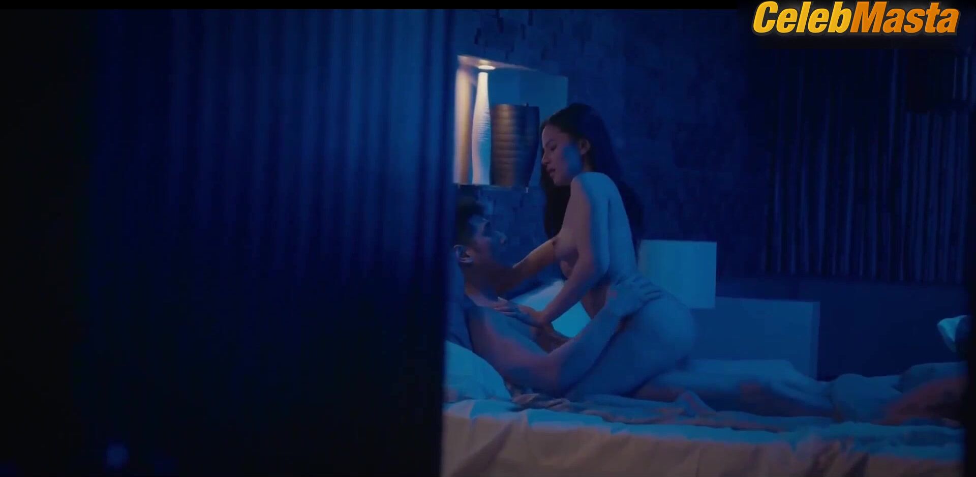 Arah Alonzo Reveals Ass And Tits Scene In Online Selling - Photo 2 of 5