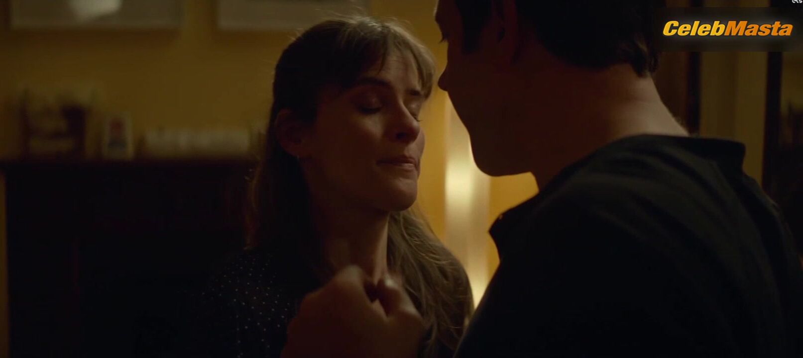 Amanda Peet ’s Sexy Scene From Sleeping With Other - Photo 1 of 5 photo 2
