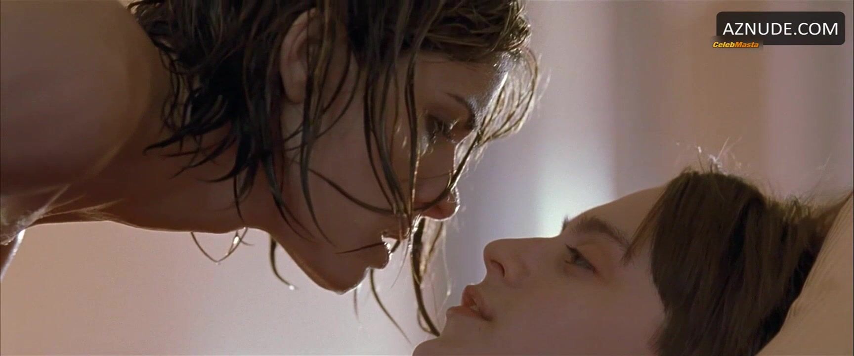 Amanda Peet Reveals Body Scene In Igby Goes Down - Photo 2 of 5 photo 1
