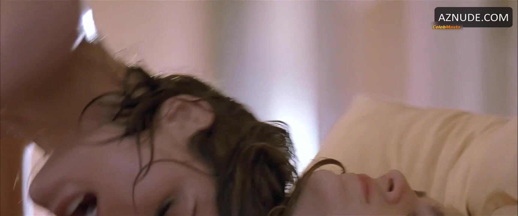 Amanda Peet Reveals Body Scene In Igby Goes Down - Photo 2 of 5 photo 5