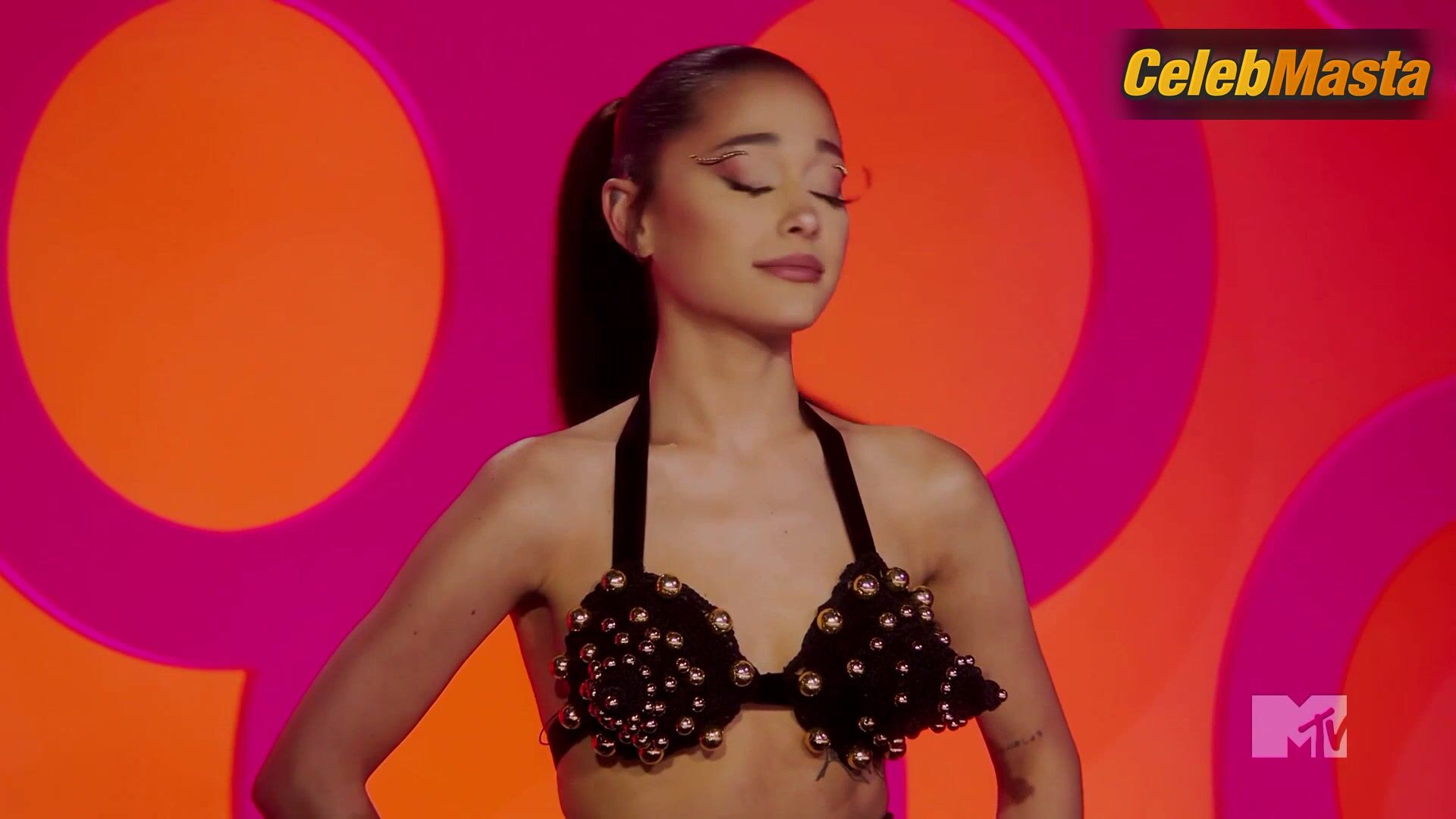 Ariana Grande Sexy Scene From Rupauls Drag Race - Photo 1 of 5 photo 4