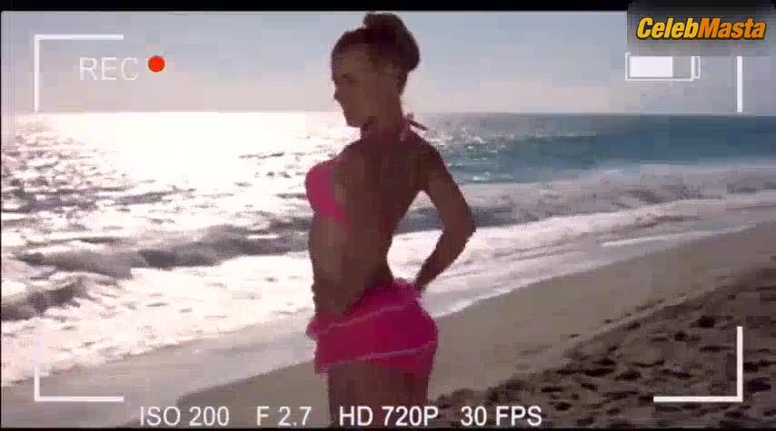 Amy Adams Jessica Biel And Flaunt Tits, Swimsuit Scene - Photo 1 of 5 photo 2