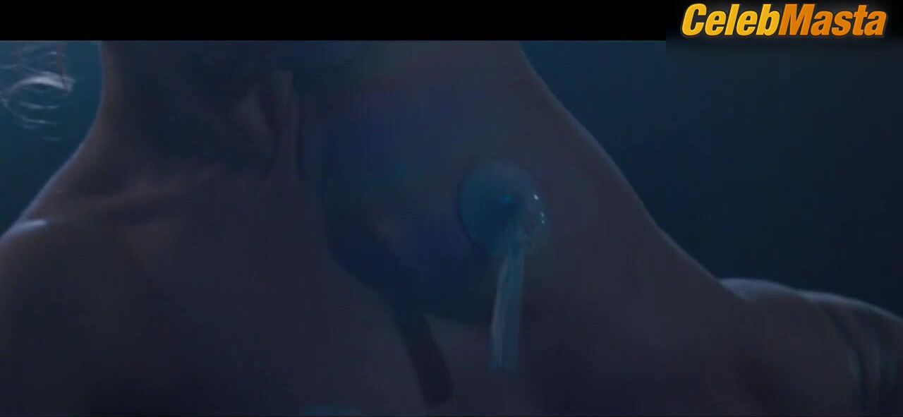 Amy Adams Shows Underwear Scene In American Hustle - Photo 5 of 5 photo 2