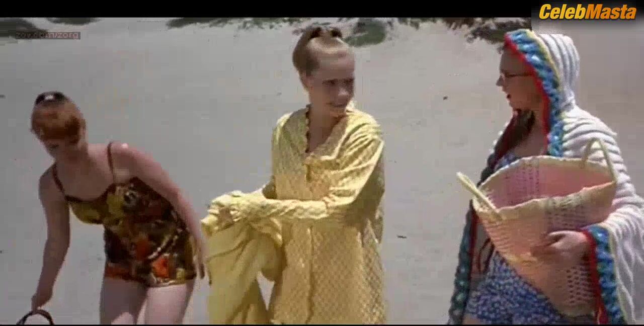 Amy Adams ’s Booty, Boobs Scene In Psycho Beach - Photo 3 of 5 photo 2