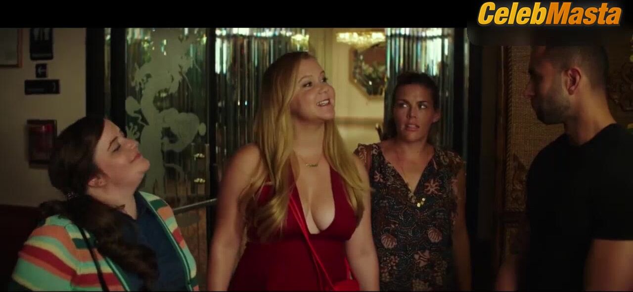 Amy Schumer ’s Sexy Scene In I Feel Pretty - Photo 1 of 5 photo 5