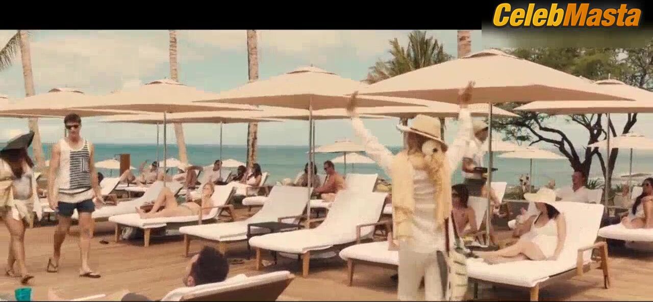 Amy Schumer ’s Swimsuit Scene In Snatched - Photo 1 of 5