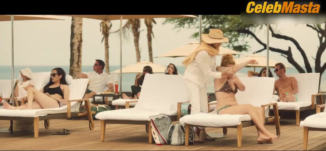 Amy Schumer ’s Swimsuit Scene In Snatched - Photo 1 of 5 photo 2
