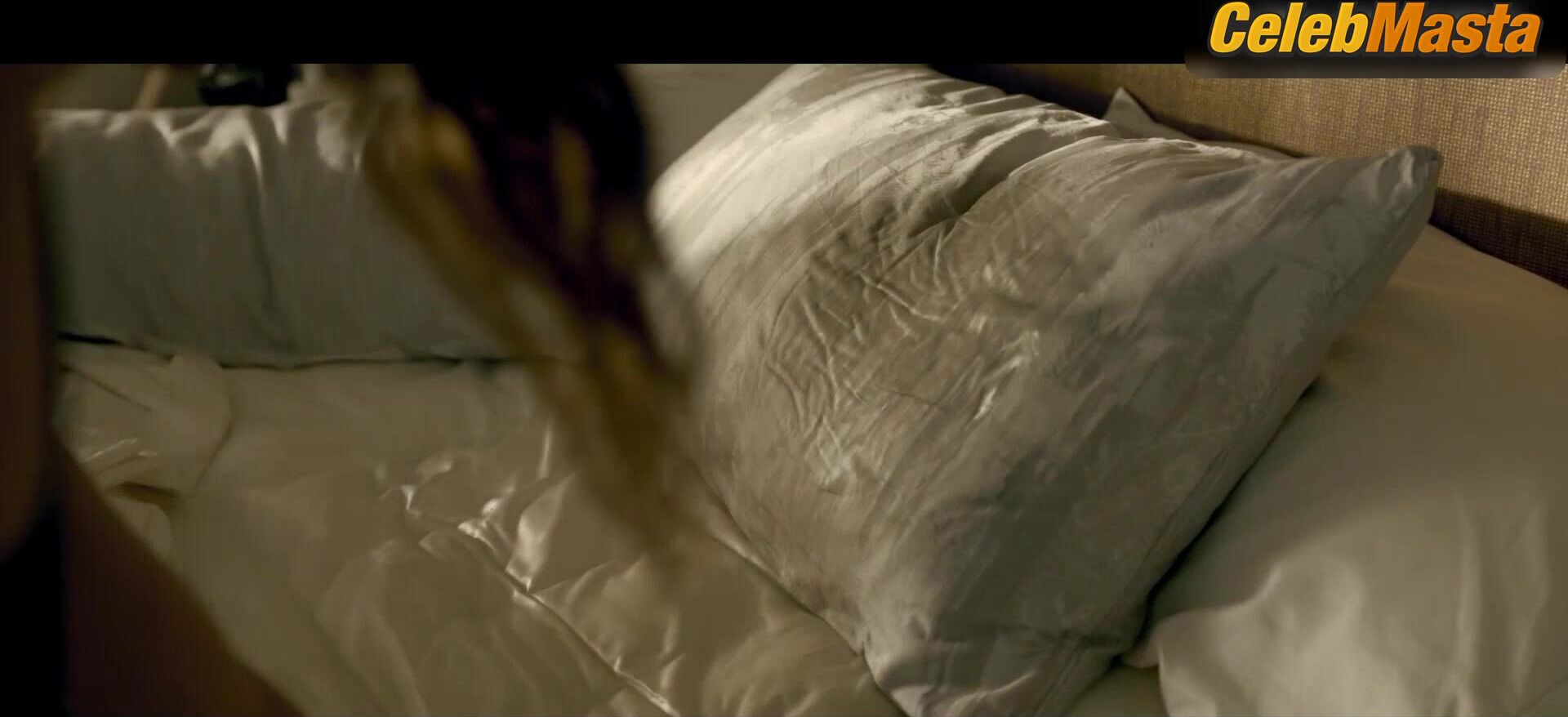 Amanda Peet Hot Scene In Your Friends & Neighbors - Photo 1 of 5