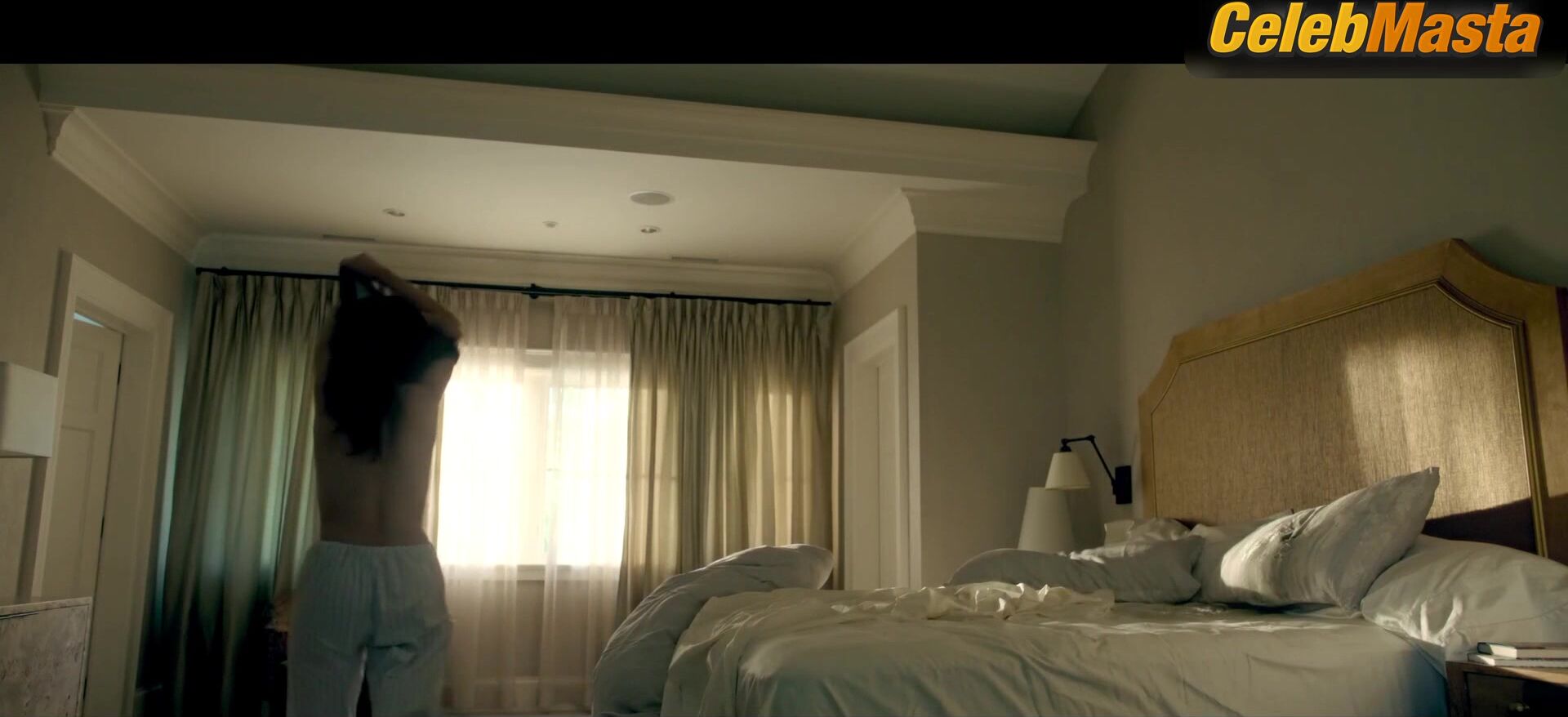 Amanda Peet Hot Scene In Your Friends & Neighbors - Photo 1 of 5 photo 2
