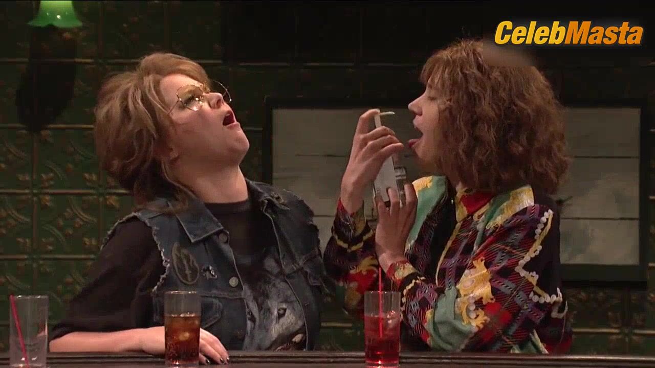 Amy Schumer Kate Mckinnon And ’s Lesbian Scene - Photo 2 of 5 photo 1