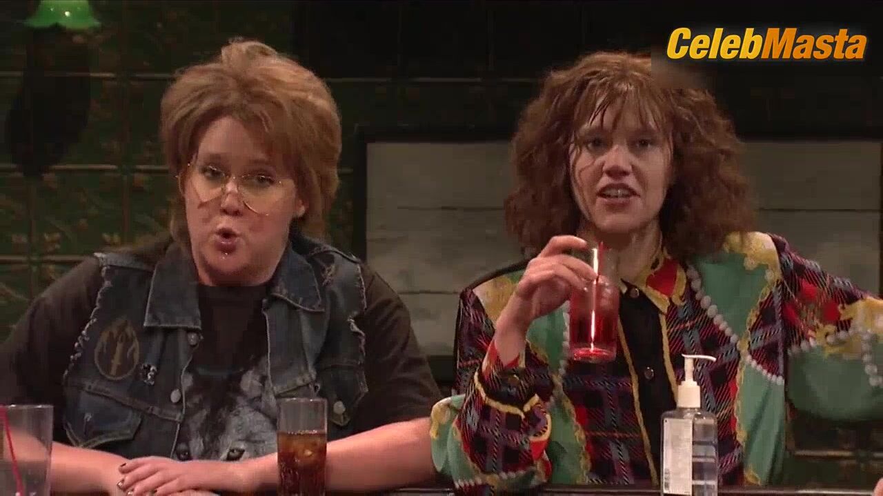 Amy Schumer Kate Mckinnon And ’s Lesbian Scene - Photo 2 of 5 photo 4