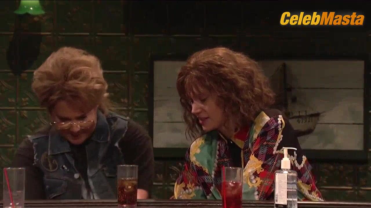 Amy Schumer Kate Mckinnon And ’s Lesbian Scene - Photo 2 of 5 photo 5