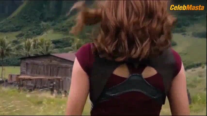 Amy Adams Laura Prepon, And Madelaine Petsch Show Tits - Photo 1 of 5