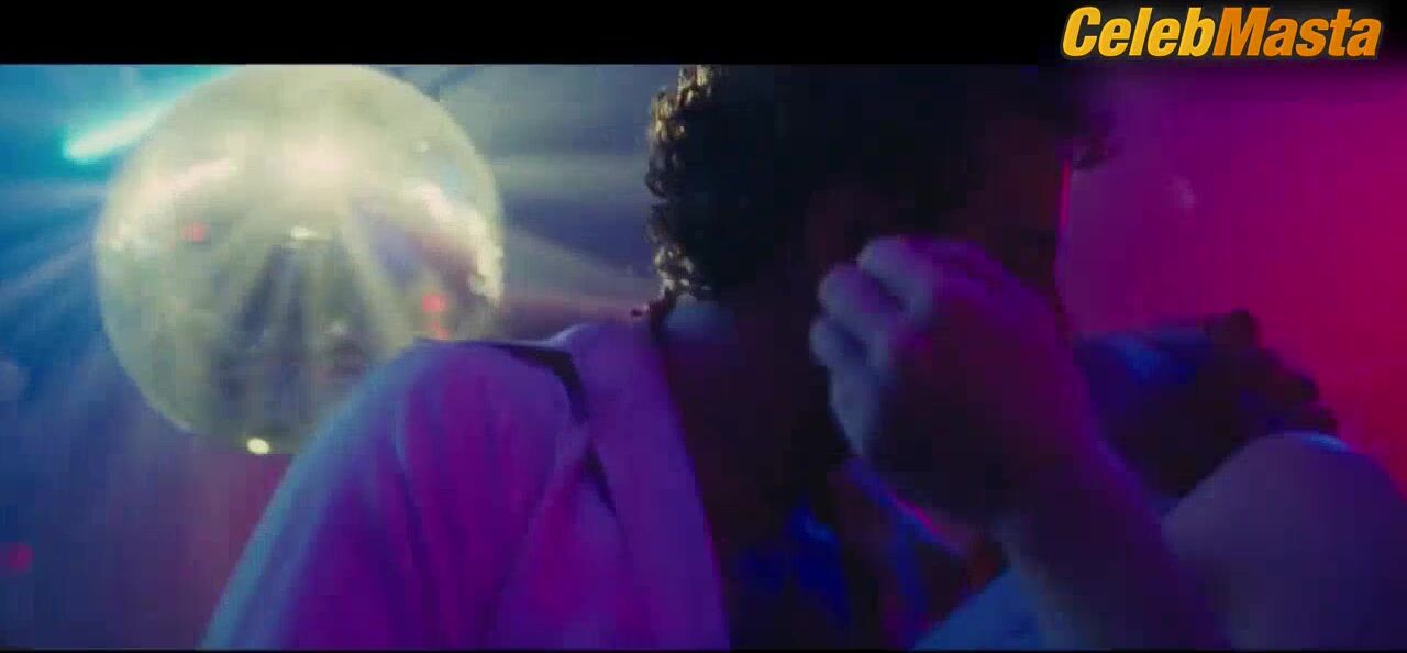 Amy Adams Booty Scene In American Hustle - Photo 3 of 5 photo 2