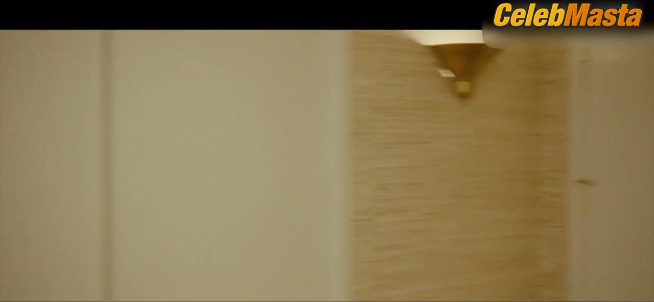 Amy Adams Reveals Curves Scene In American Hustle - Photo 2 of 5 photo 1