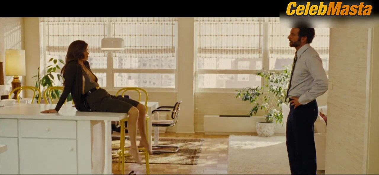 Amy Adams Reveals Curves Scene In American Hustle - Photo 2 of 5