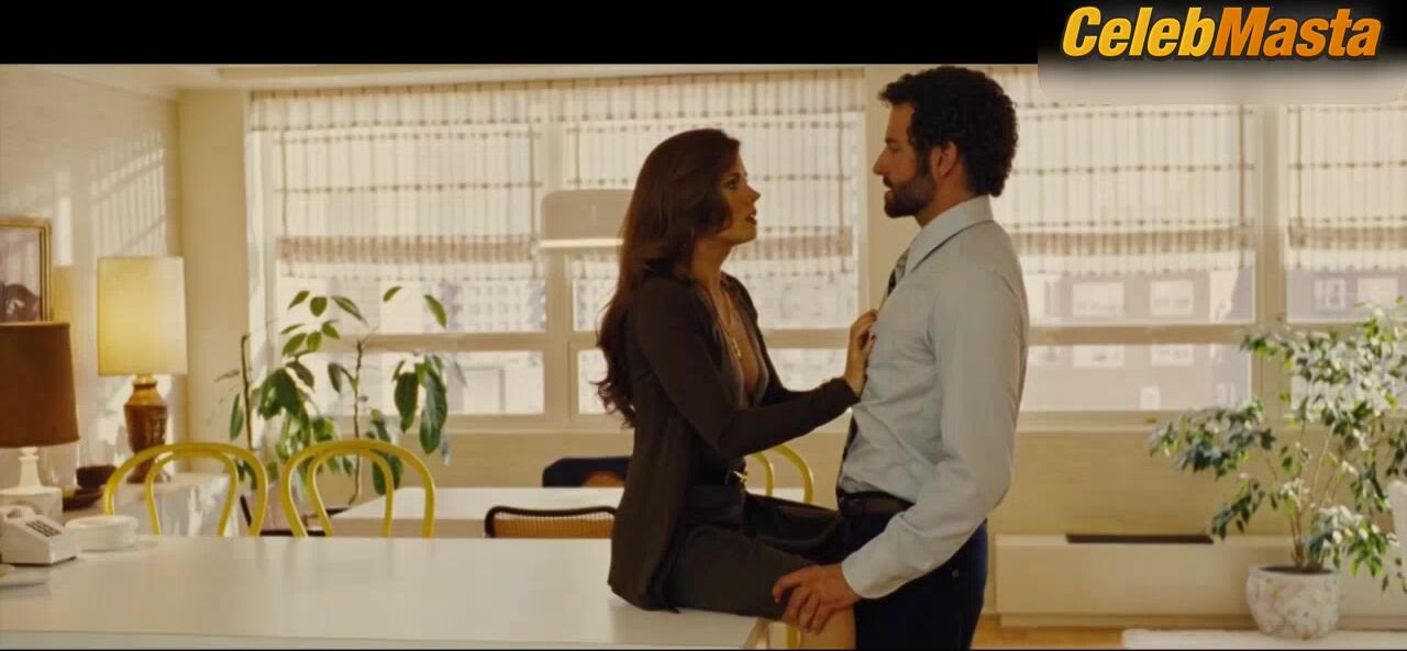 Amy Adams Reveals Curves Scene In American Hustle - Photo 2 of 5 photo 5