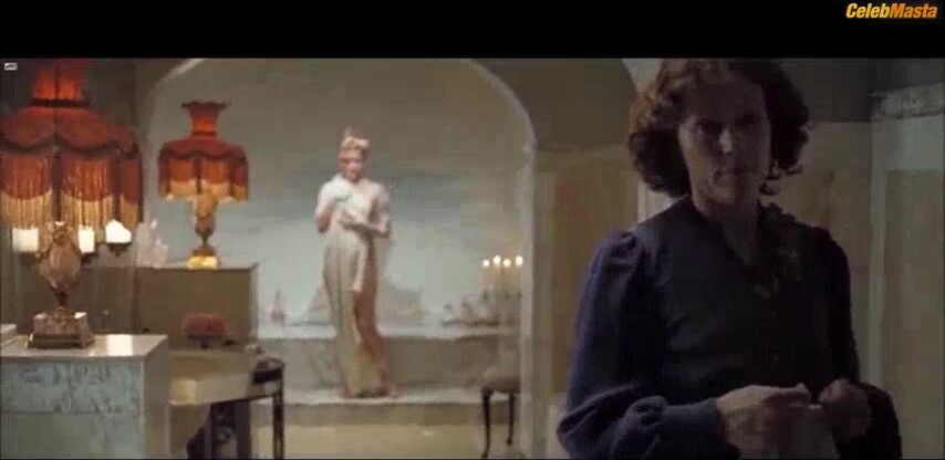 Amy Adams Ass, Tits Scene From Miss Pettigrew Lives - Photo 1 of 5 photo 4