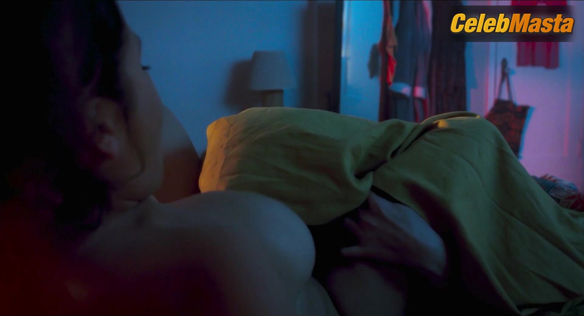 Annie Gonzalez Margaret Qualley And ’s Boobs, Lesbian - Photo 3 of 5 photo 1