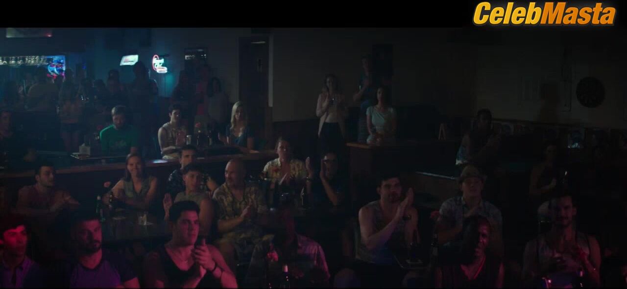 Amy Schumer Steamy Scene In I Feel Pretty - Photo 2 of 5 photo 1