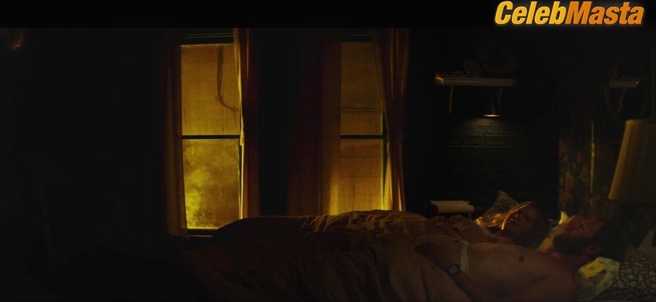 Amy Schumer Hot Scene In I Feel Pretty - Photo 2 of 5 photo 1