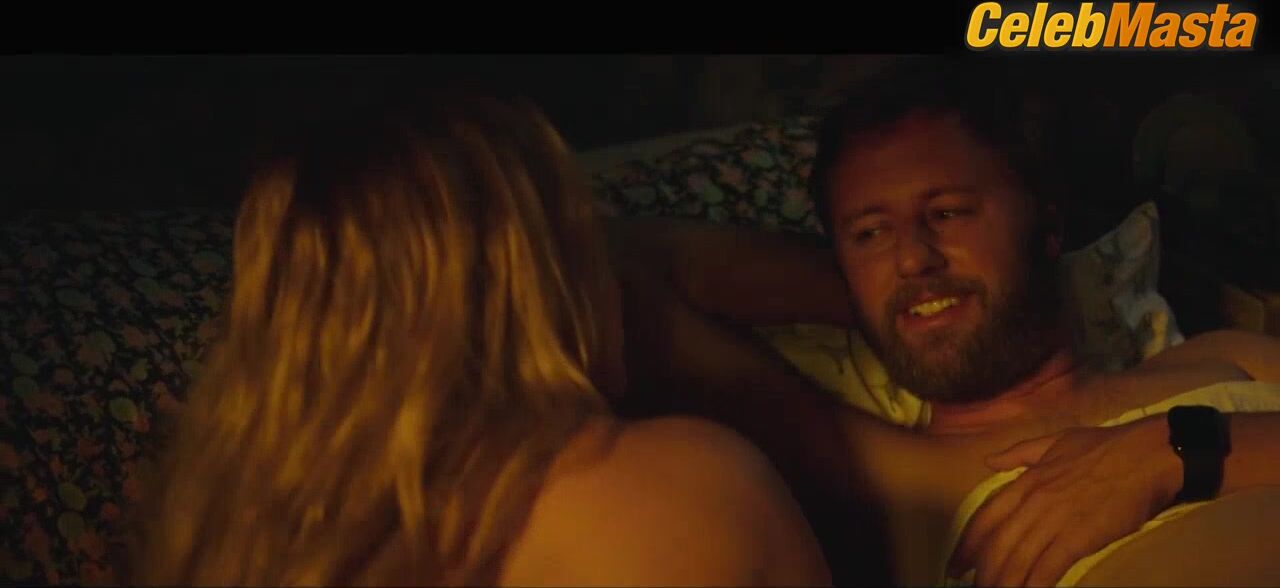 Amy Schumer Hot Scene In I Feel Pretty - Photo 2 of 5 photo 4