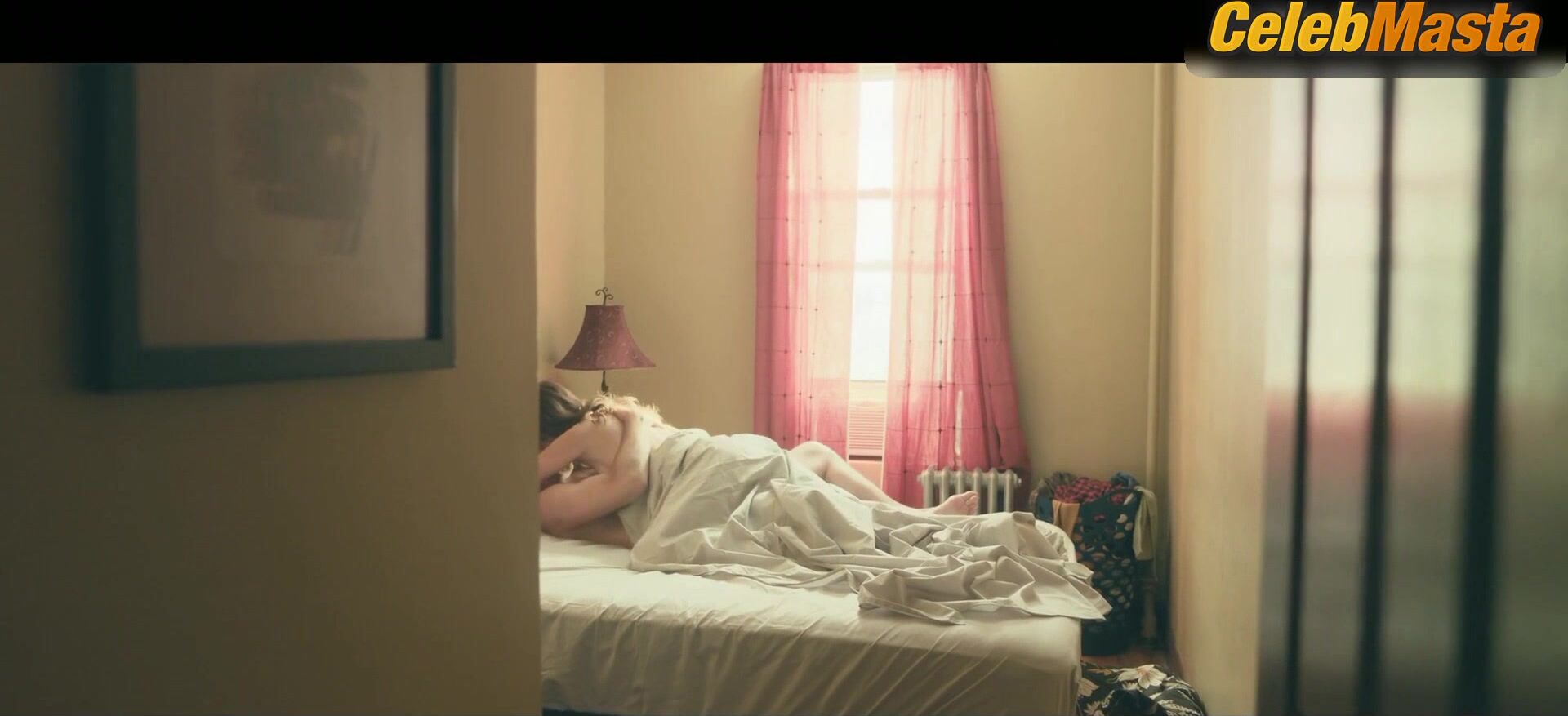 Amanda Peet ’s Underwear Scene In Your Friends - Photo 1 of 5 photo 4