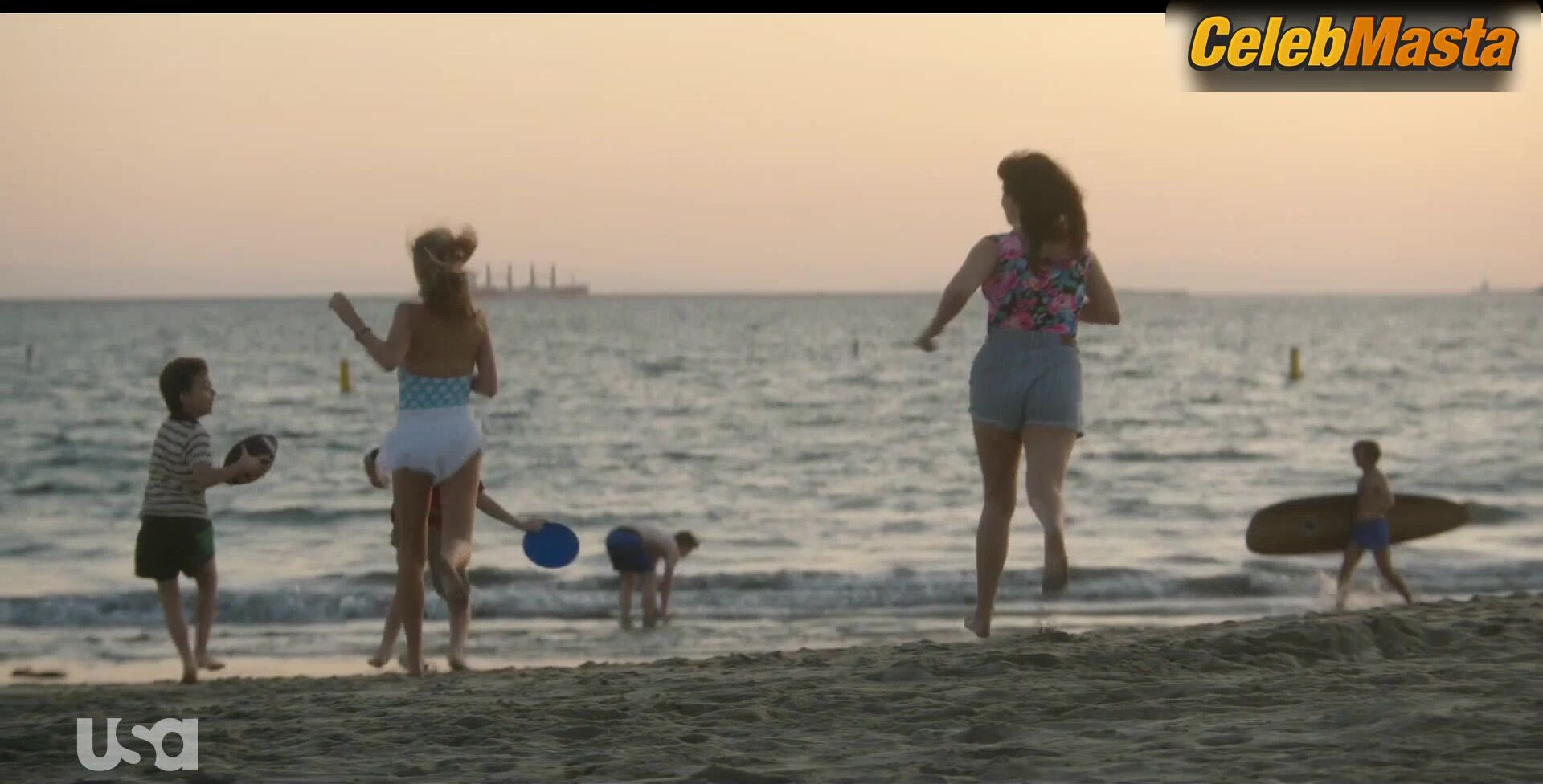 Amanda Peet ’s Swimsuit Scene In Dirty John - Photo 1 of 5