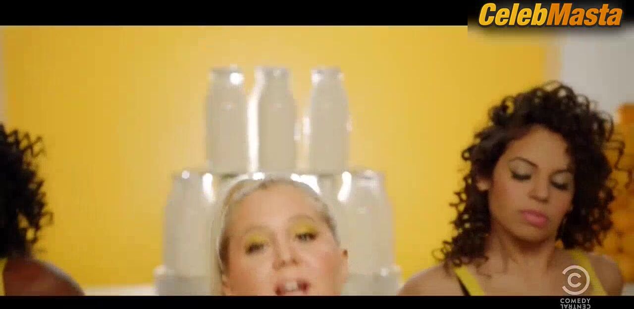 Amber Rose And Amy Schumer’s Hot Scene In Inside - Photo 4 of 5 photo 2