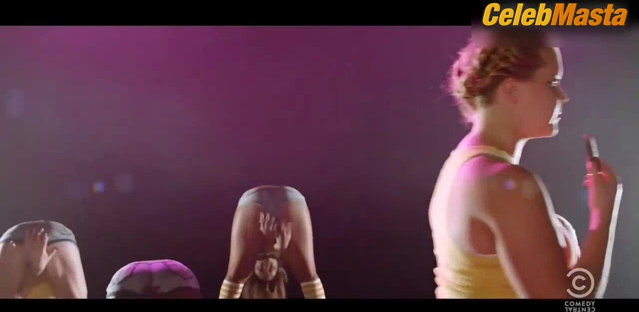 Amber Rose And Amy Schumer’s Hot Scene In Inside - Photo 4 of 5