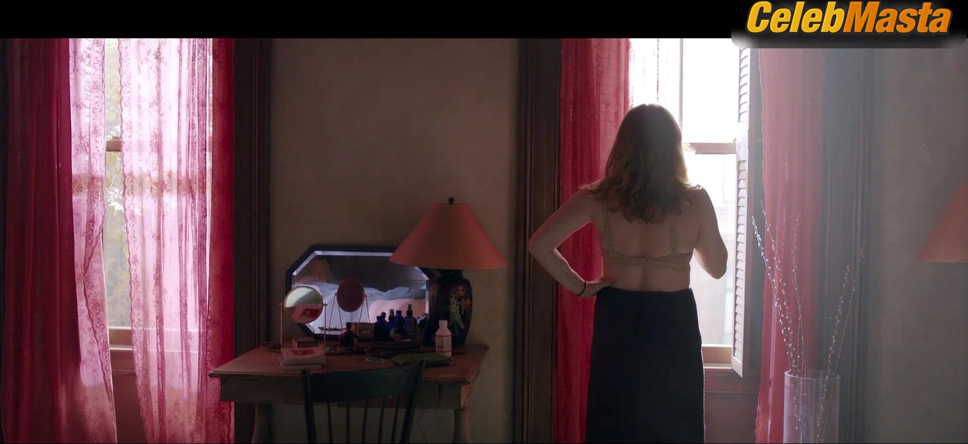 Amy Adams Underwear Scene From The Woman In The Window - Photo 4 of 5