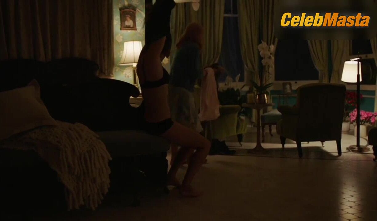 Amy Adams Underwear Scene In Sharp Objects Show - Photo 1 of 5 photo 2