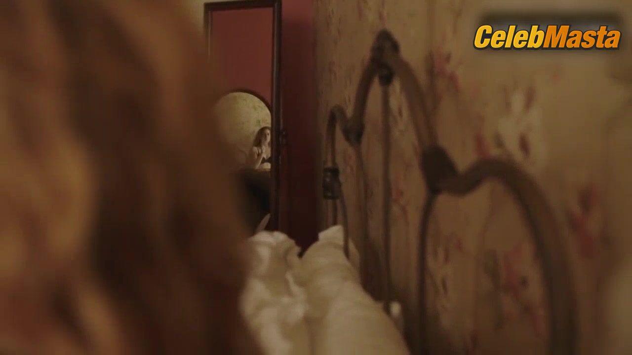 Amy Adams Underwear Scene From Sharp Objects - Photo 2 of 5