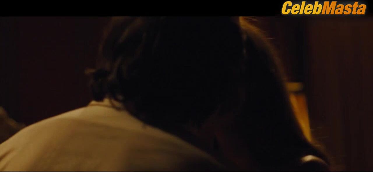 Amy Adams Boobs Scene In American Hustle - Photo 1 of 5