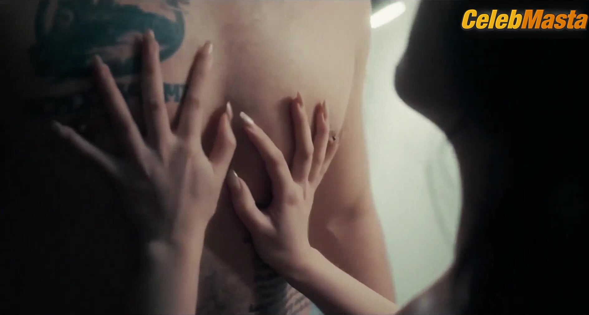 Arah Alonzo Boobs Scene In Kandungan - Photo 1 of 5 photo 4