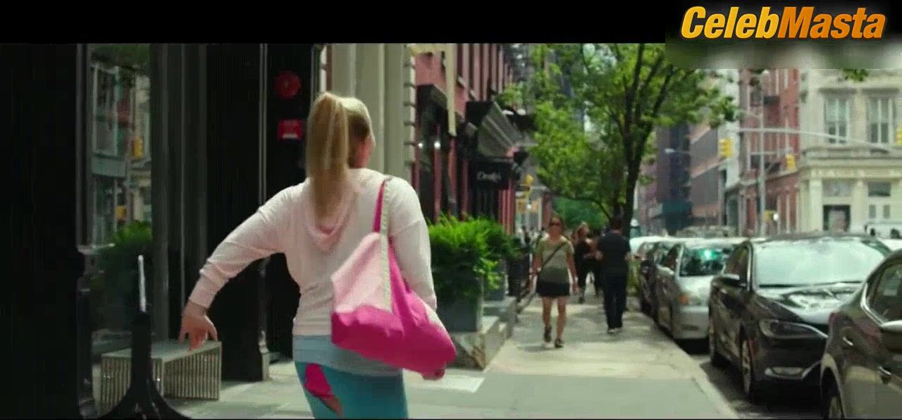 Amy Schumer ’s Underwear Scene From I Feel Pretty - Photo 2 of 5