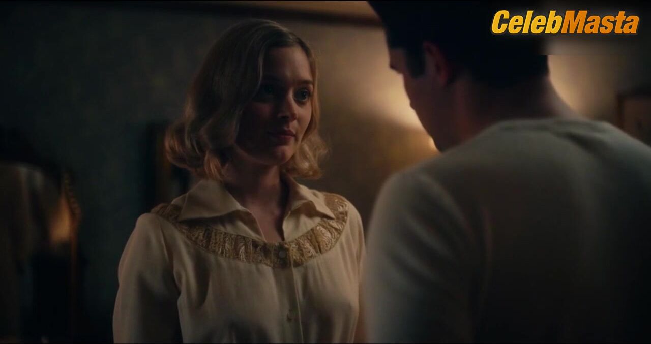 Bella Heathcote Steamy Scene In Strange Angel - Photo 3 of 5 photo 5